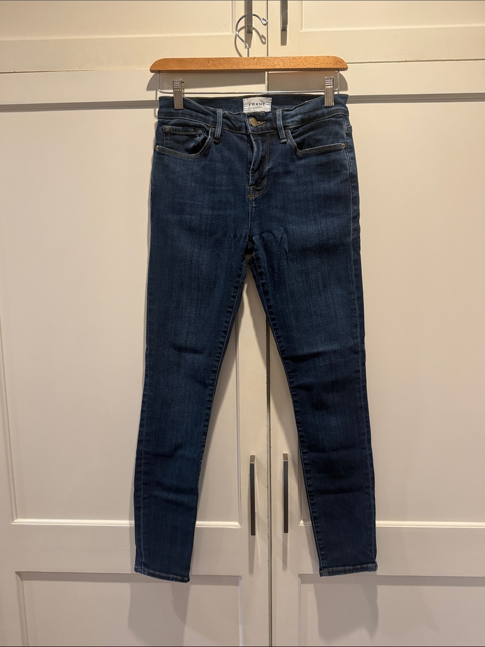 Authentic FRAME Denim Le Skinny de Jeanne Jeans